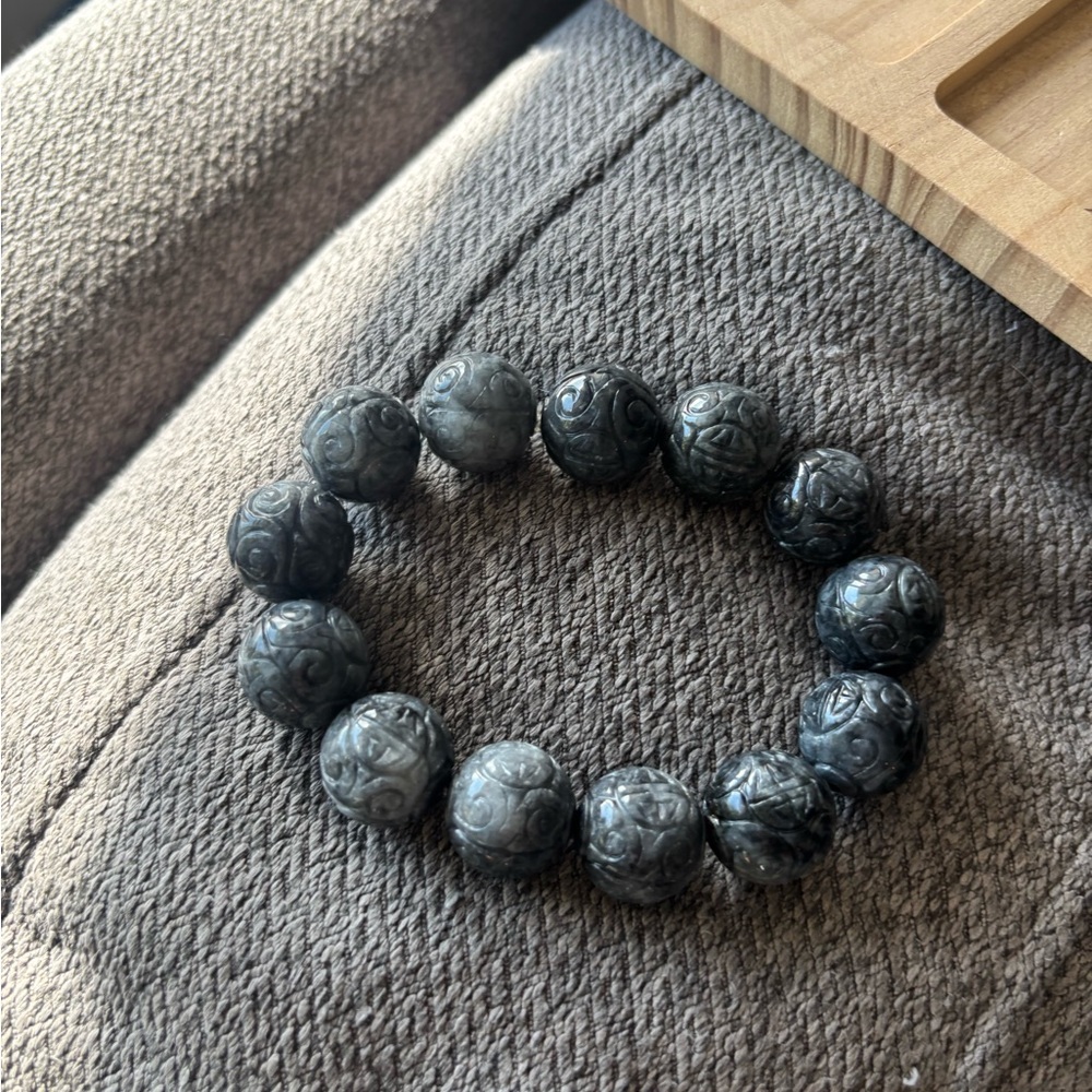 Grade A Carved Wuji Jadeite Beaded Bracelet - Picture 4 of 10